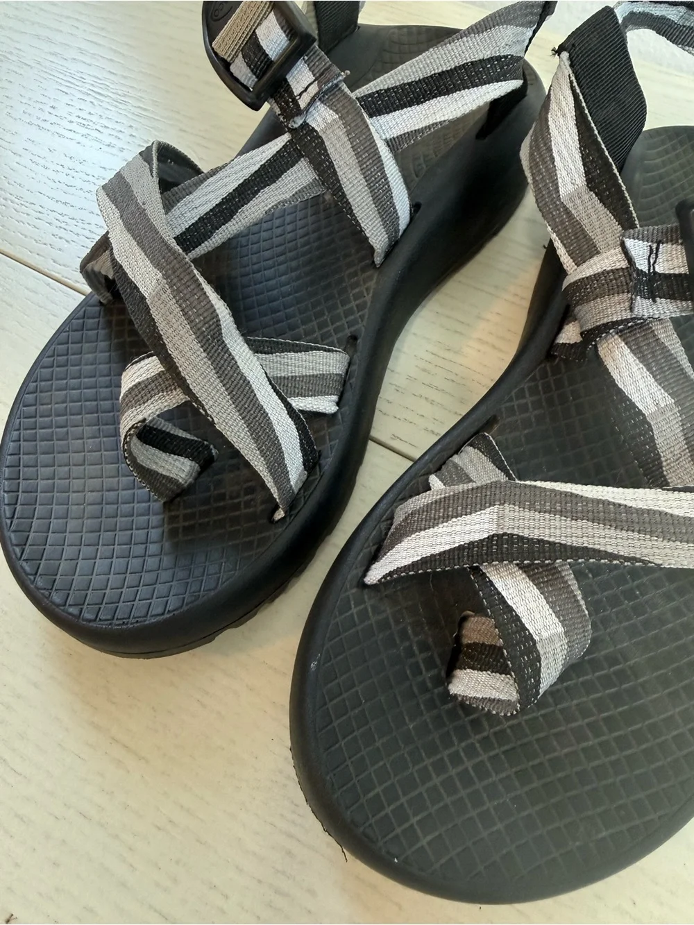 Chaco Women’s or Men's Z/Cloud Sandals Black Gray Strappy Hiking Outdoor 8W 7M
